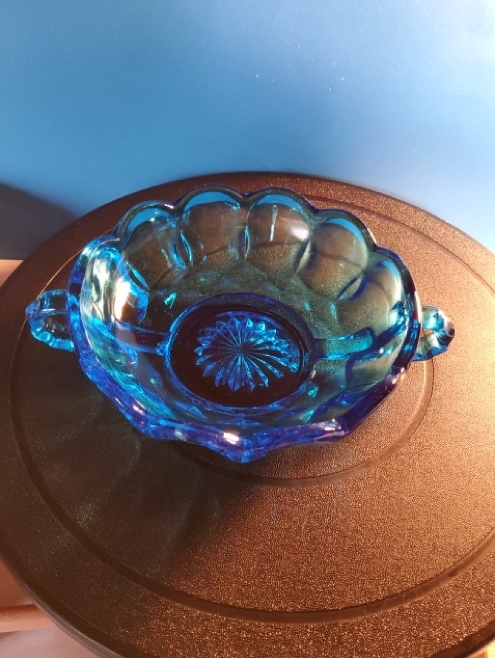Anchor Hocking Blue Glass Fairfield Nappy Dish.